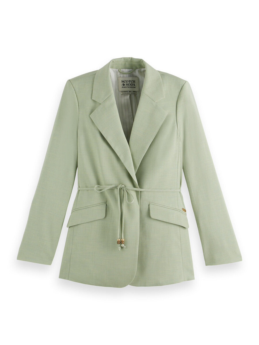 blazer drapeado con cinturón