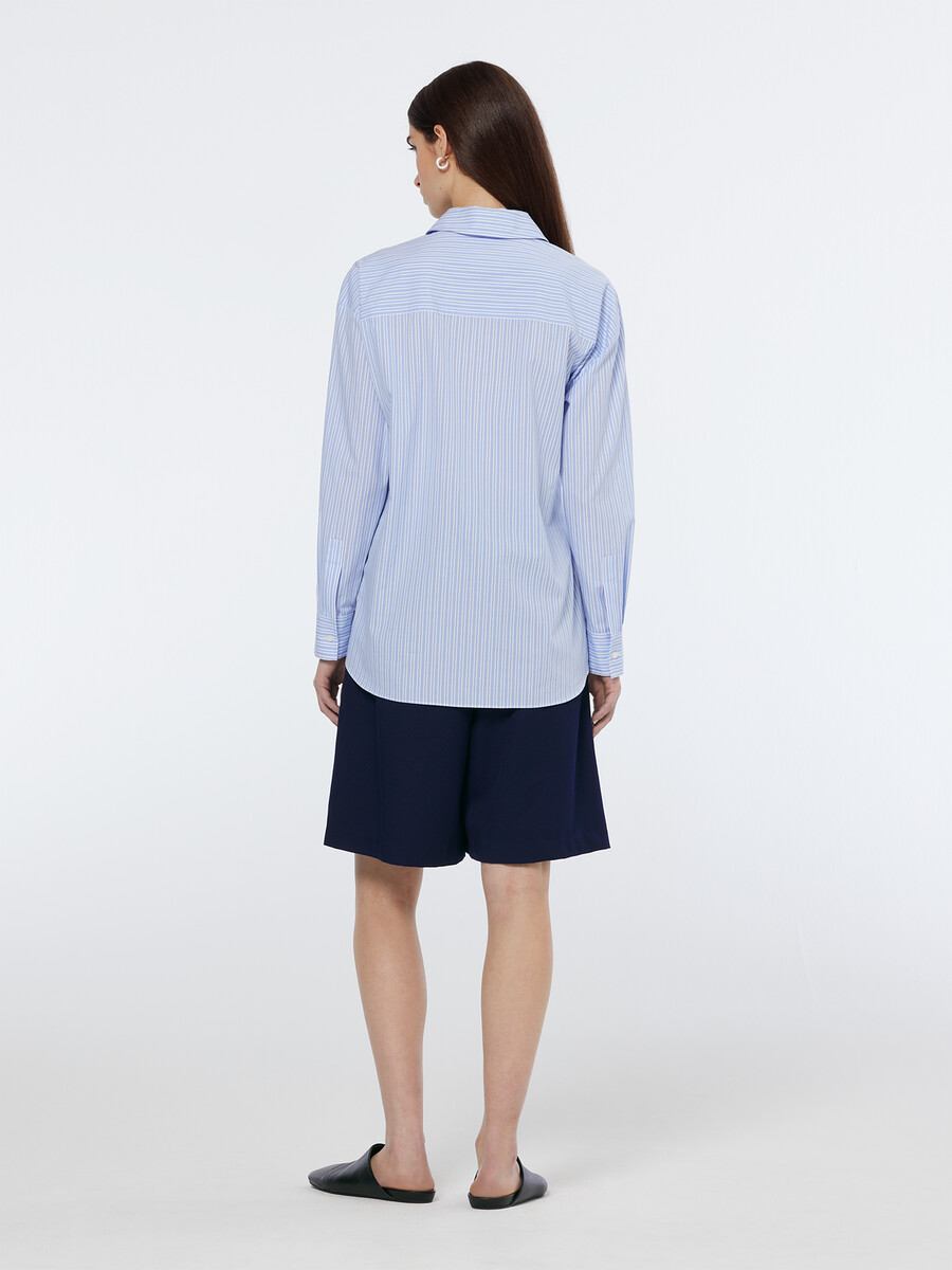 camisa de rayas anudada