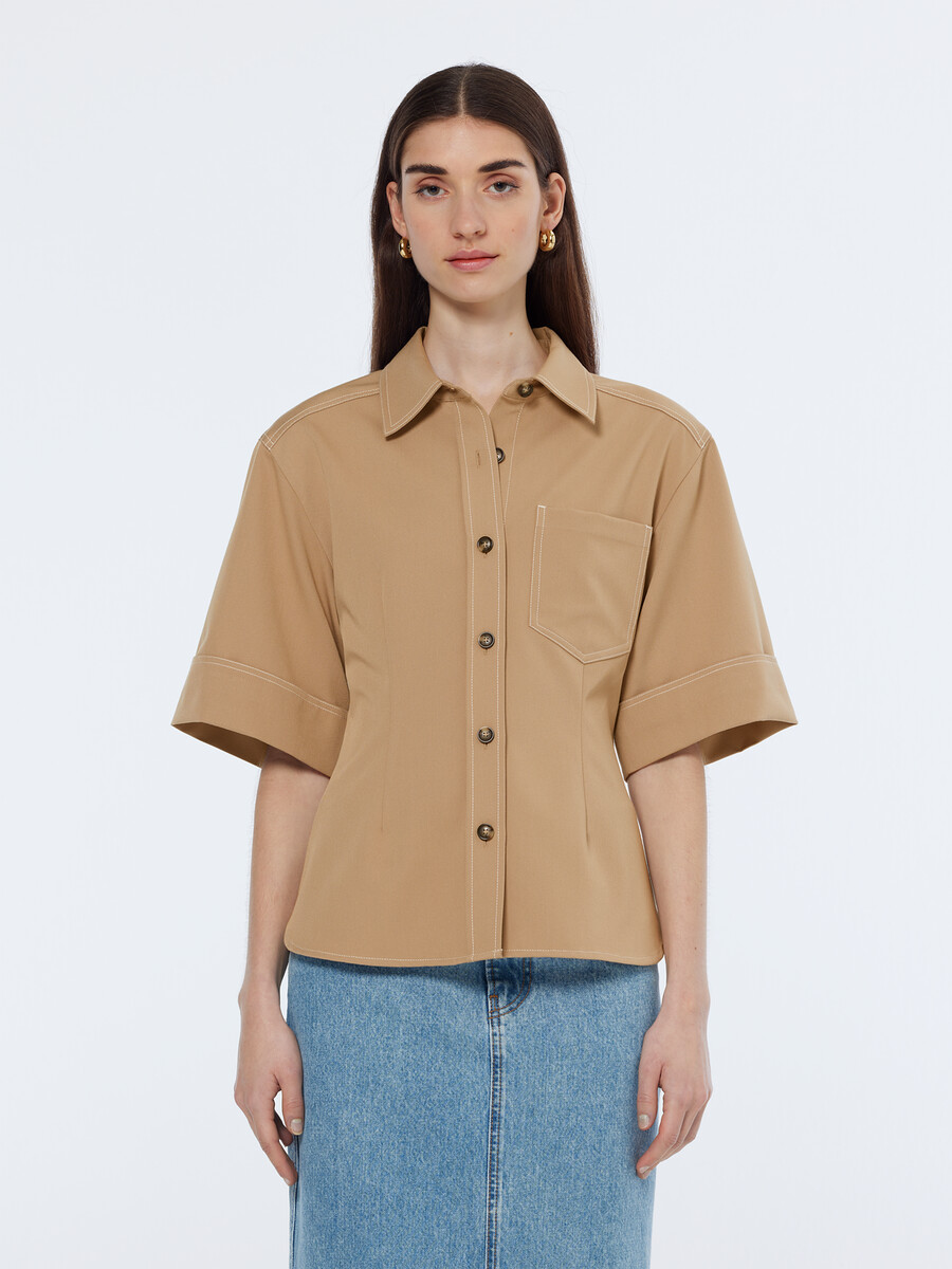 camisa de manga corta ajustada