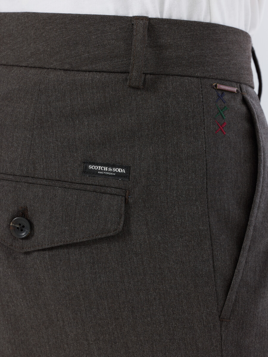 pantalón chino melange de corte ancho con detalle de bolsillo