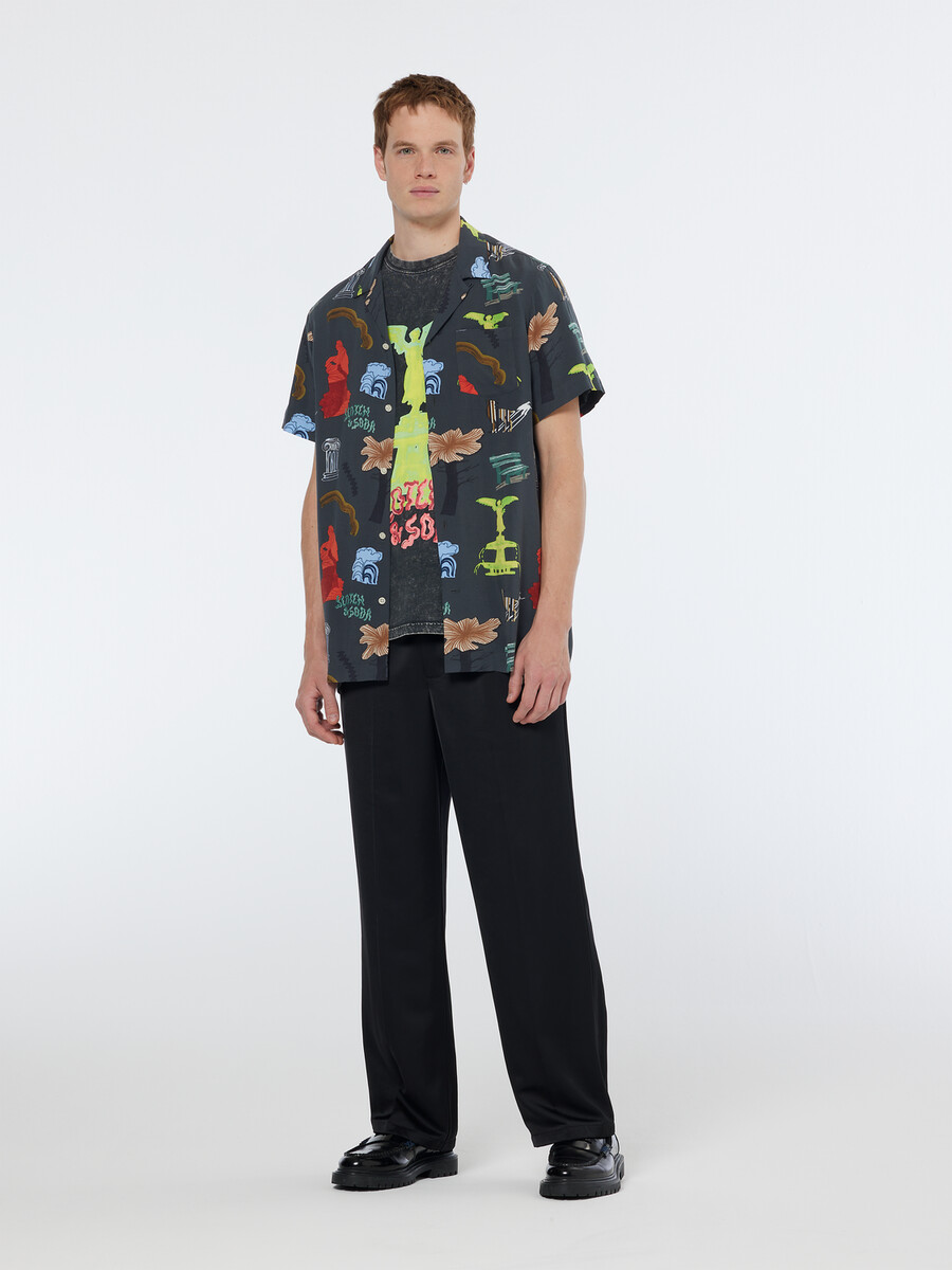camisa de manga corta con estampado de parque y corte regular