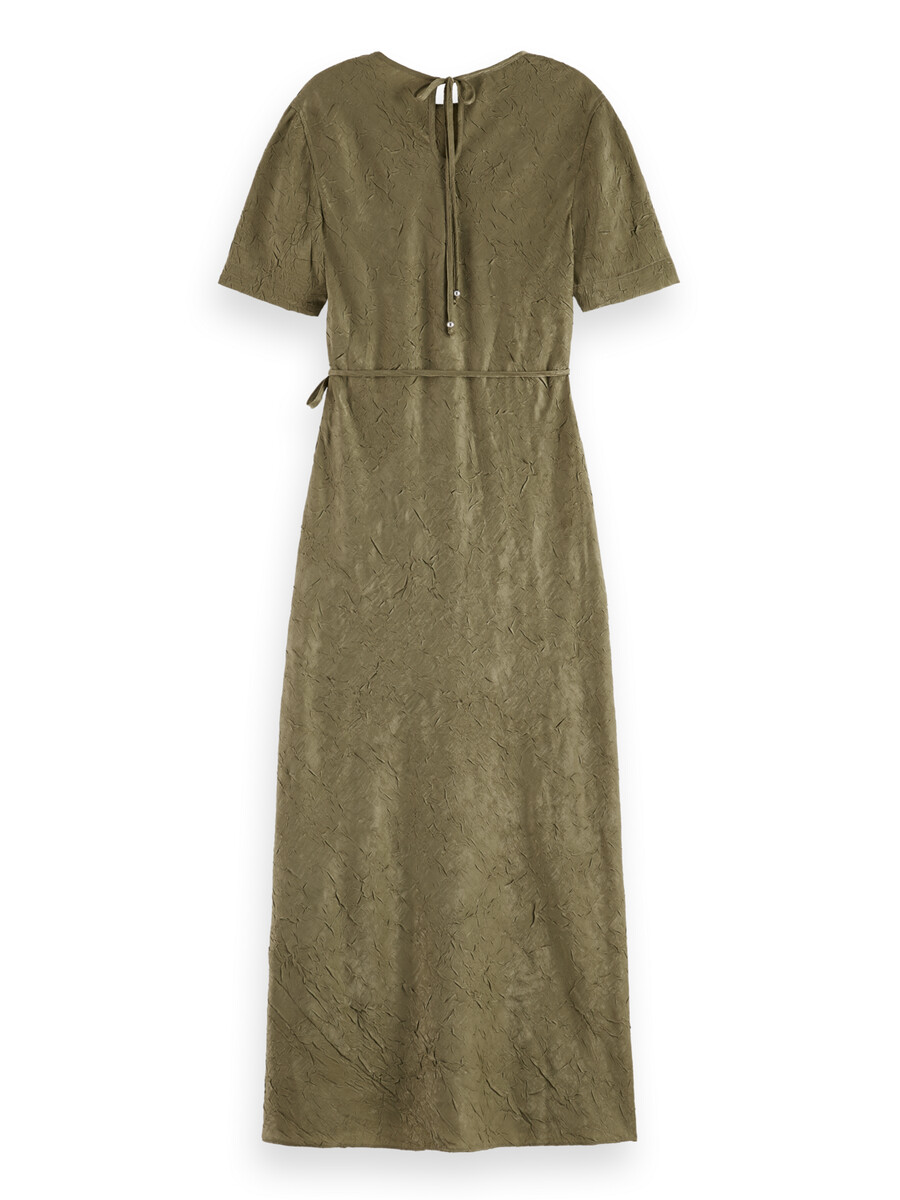 vestido cruzado midi de satén arrugado