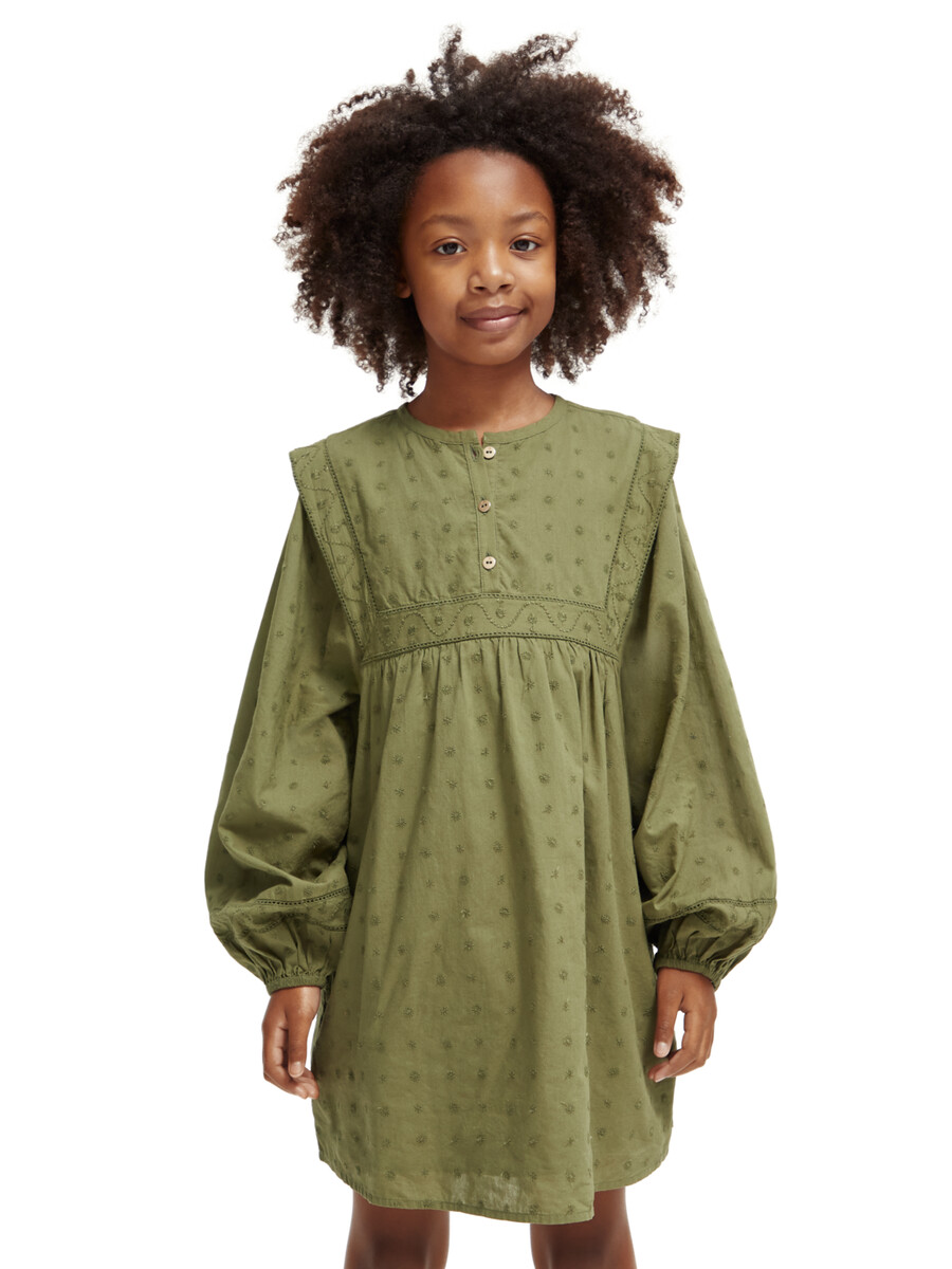 vestido de niña con paneles con bordado inglés
