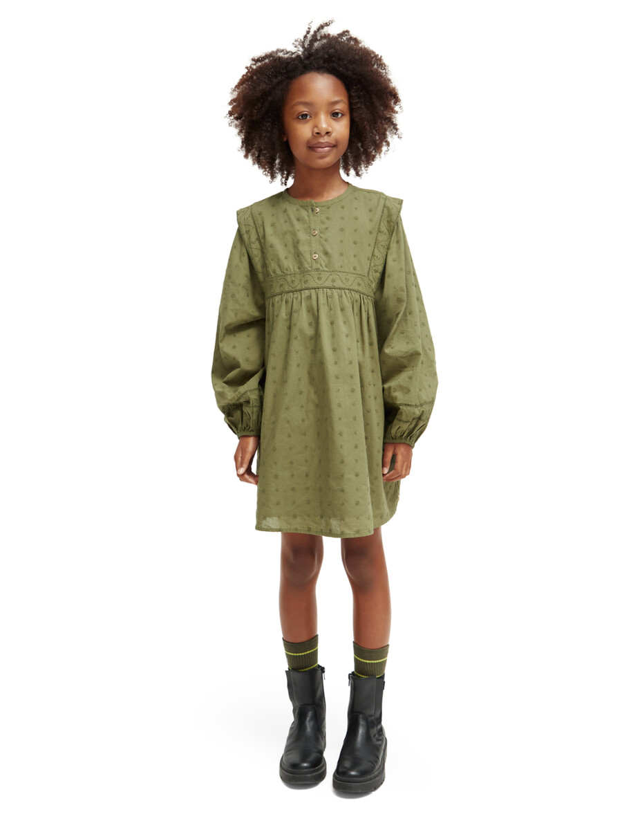 vestido de niña con paneles con bordado inglés