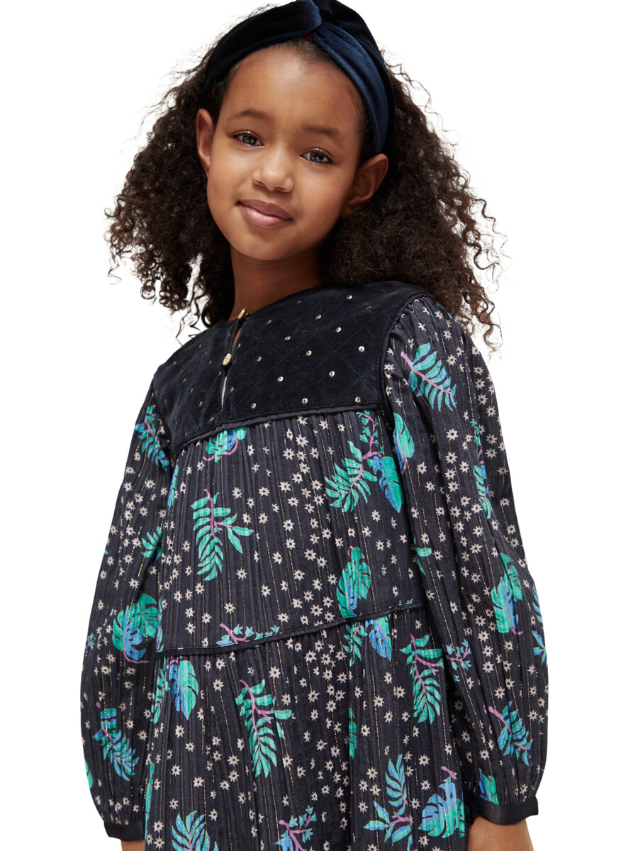 vestido de niña con detalle de terciopelo estampado por todas partes