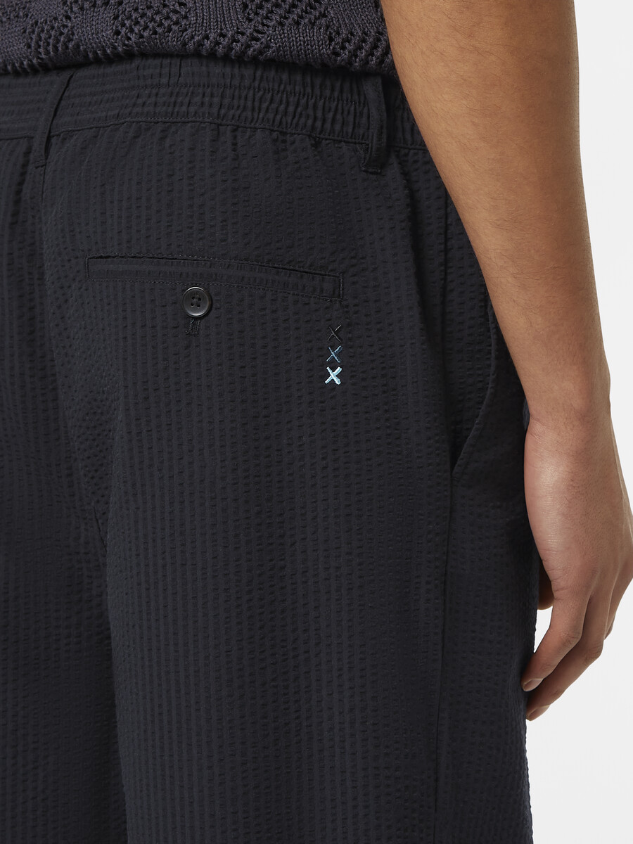 pantalón jogger recto plisado y relajado de mezcla de algodón de seersucker