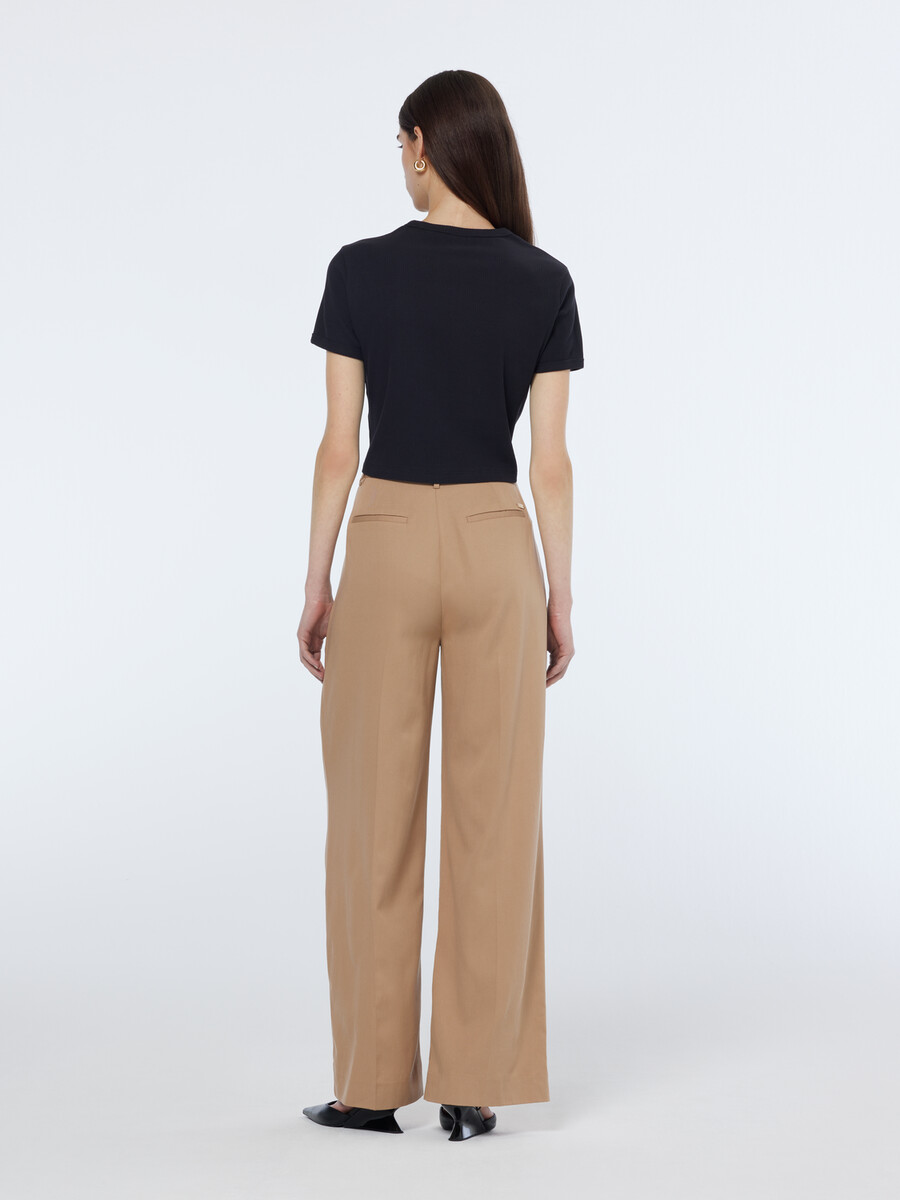 essentials — pantalón chino rosa