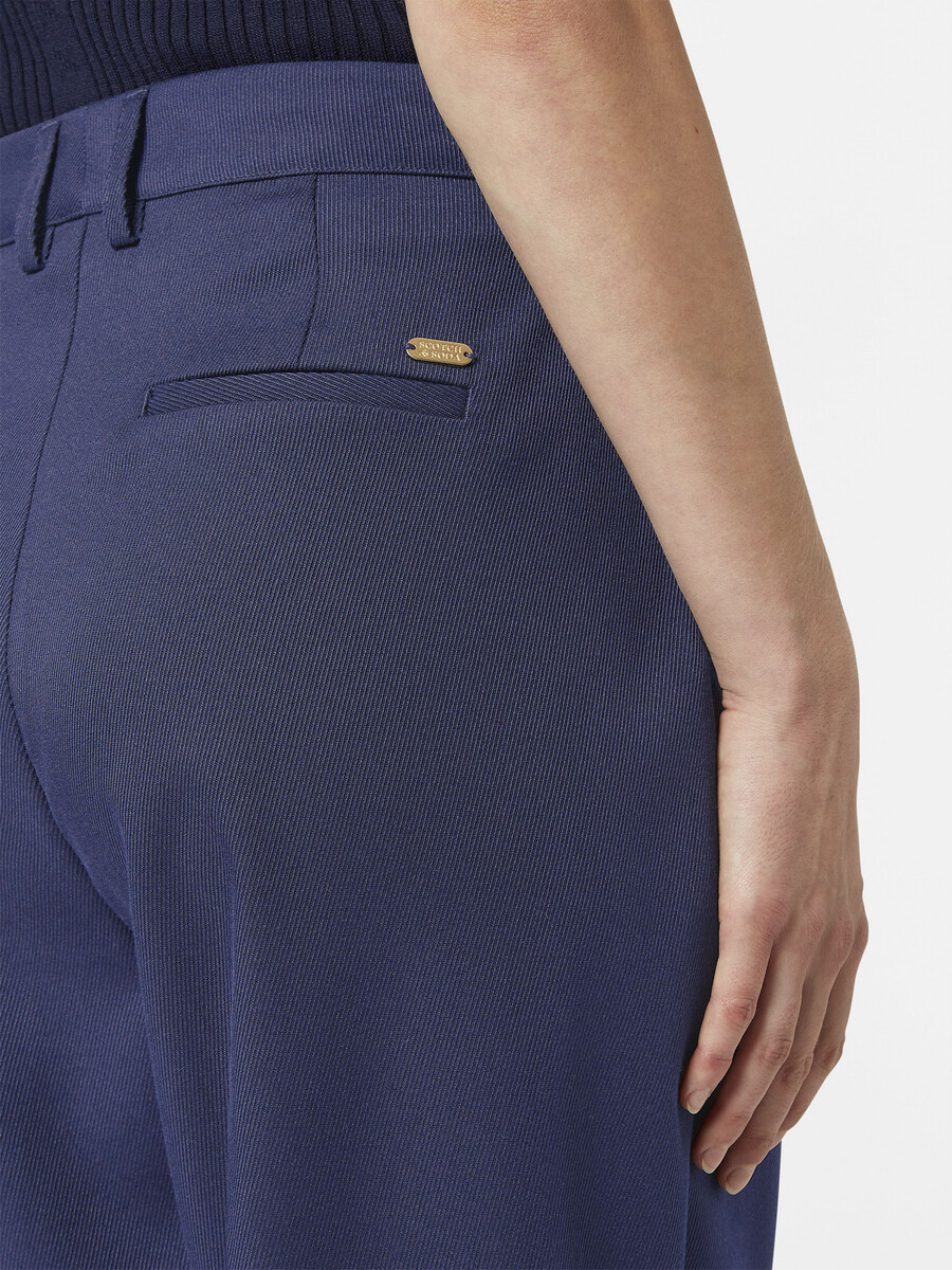 pantalón edie tailored de pierna ancha con cinturón fijo