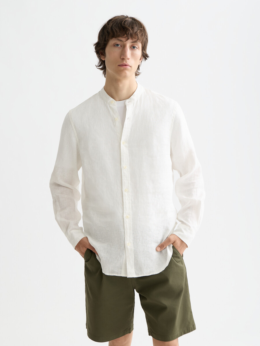 essentials — camisa de lino con cuello alto
