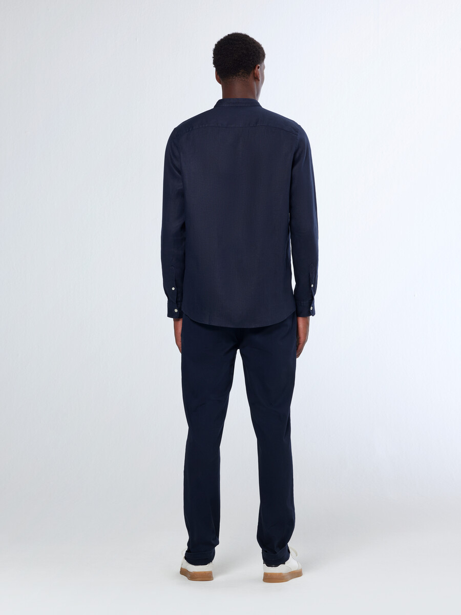 essentials — camisa de lino con cuello alto