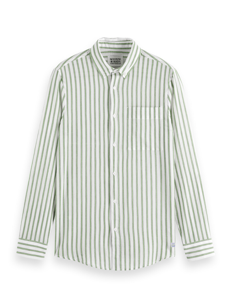camisa de rayas arrugadas de corte regular