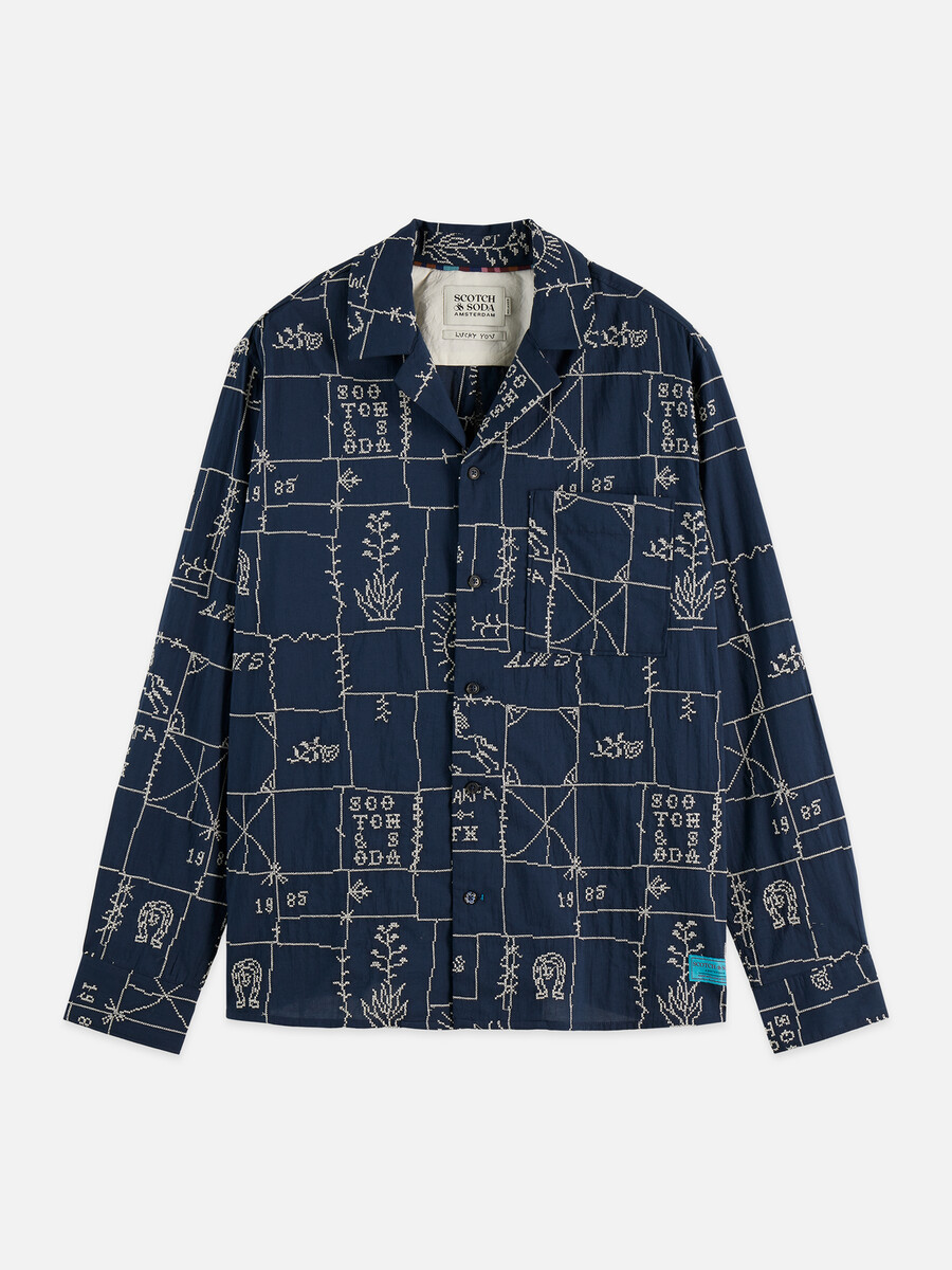 camisa bordada por todas partes