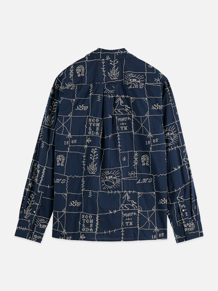 camisa bordada por todas partes