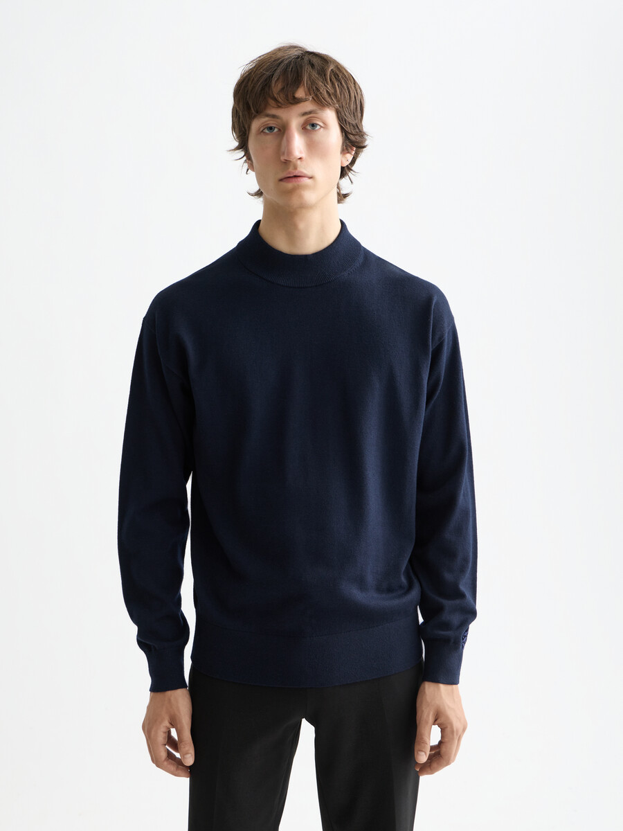 essentials — jersey de cuello alto con hombros caídos