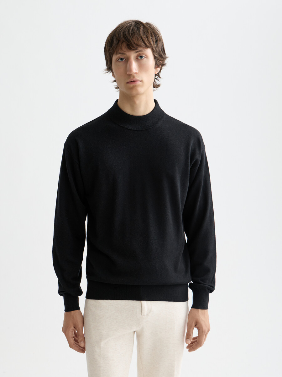 essentials — jersey de cuello alto con hombros caídos