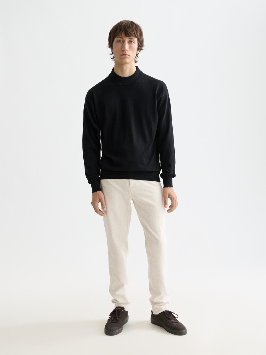 essentials — jersey de cuello alto con hombros caídos