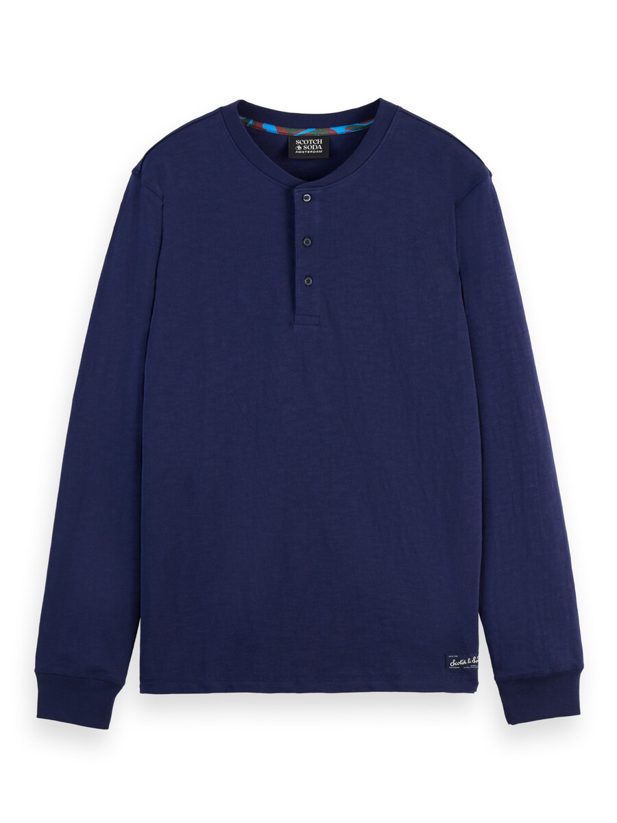camiseta de manga larga de corte regular con cuello henley flameado