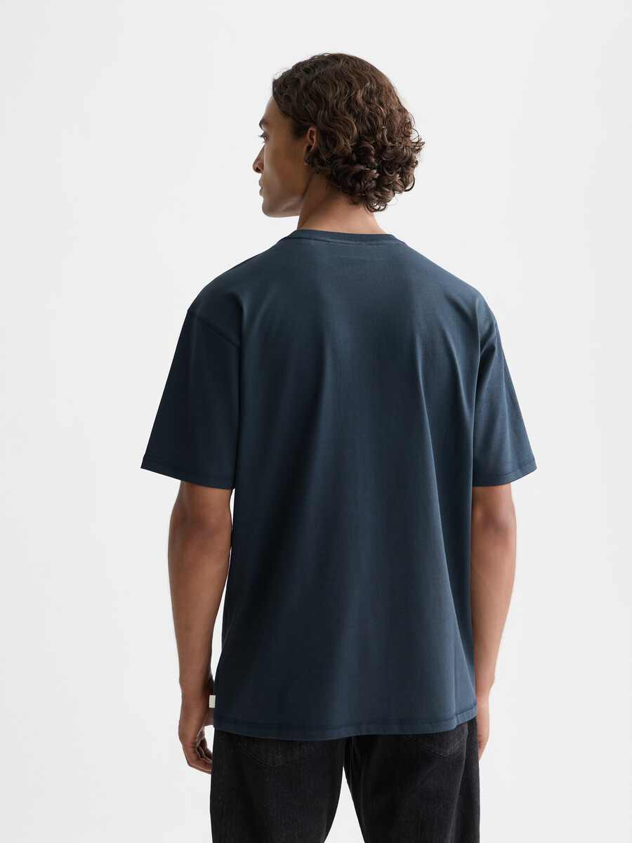 camiseta holgada con ilustración frontal